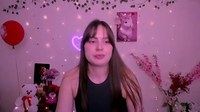 Amanda Bright  online show from April 18, 11:02 am