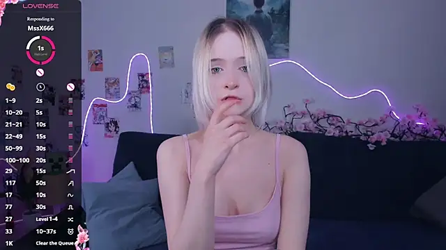 Megan--chan online show from April 4, 5:23 pm