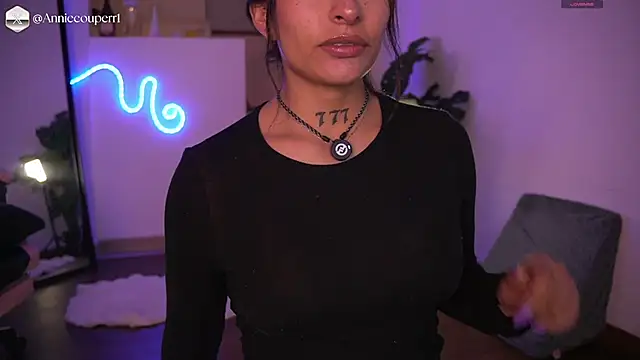 AnnieCouperr online show from April 7, 11:29 pm