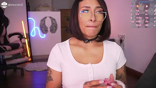 AnnieCouperr online show from May 30, 8:49 pm