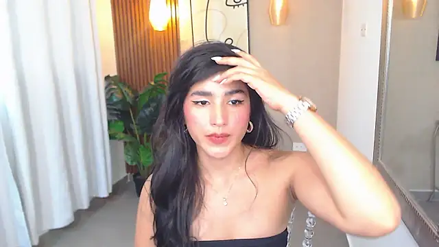 Lia Mar  online show from March 18, 6:24 pm