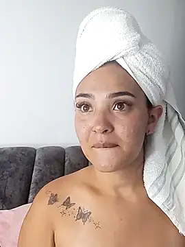 Snapshot of meli__brown chatting on October 17, 3:54 am meli brown online show from October 17, 3:54 am