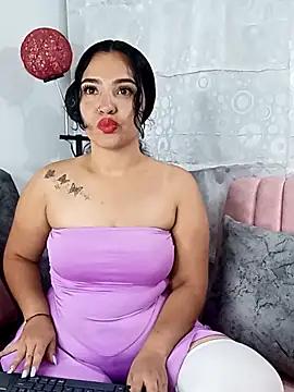 Snapshot of meli__brown chatting on September 14, 4:21 am meli brown online show from September 14, 4:21 am