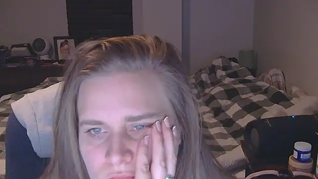 Sexyblonde12344 online show from December 3, 8:55 pm