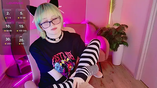 CoralineYoung online show from June 4, 1:15 pm