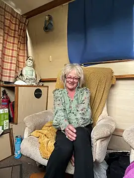 ladyboatlady online show from April 20, 6:00 pm