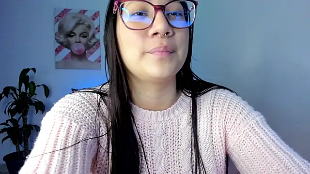 Snapshot of rouse_red chatting on October 13, 7:27 pm rouse red online show from October 13, 7:27 pm