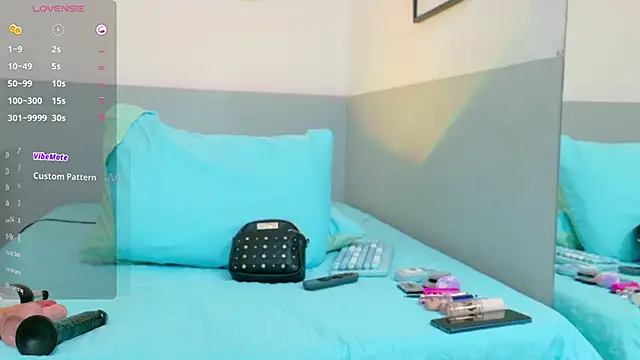 cutepetitee online show from September 23, 8:18 pm