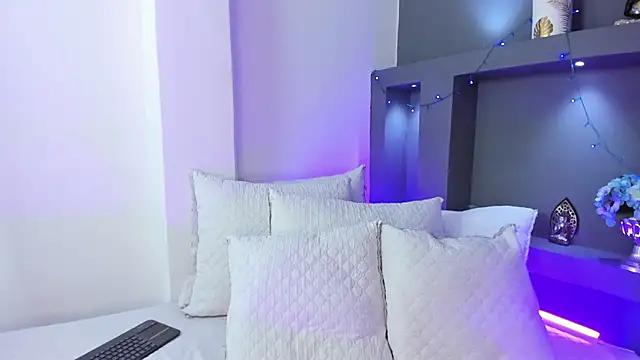 MaiaaCandy online show from September 18, 8:40 pm