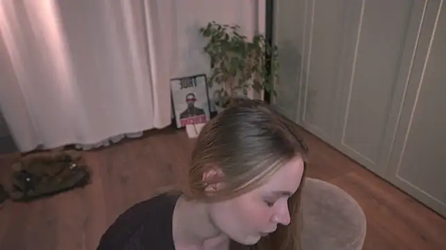 lisa schiele online show from January 10, 8:35 pm