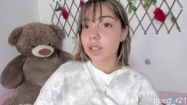 Snapshot of emma_grays2 chatting on October 10, 7:46 am emma grays2 online show from October 10, 7:46 am