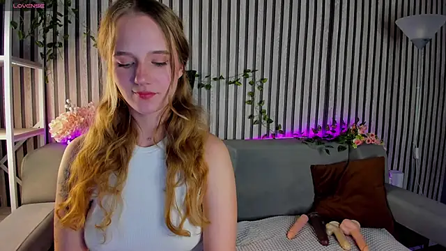 Casey Sweeet online show from June 5, 4:02 pm
