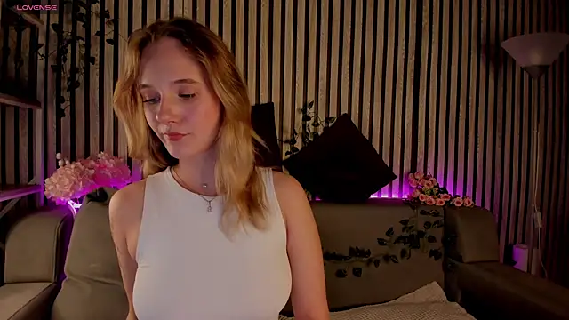 Casey Sweeet online show from June 8, 3:46 pm