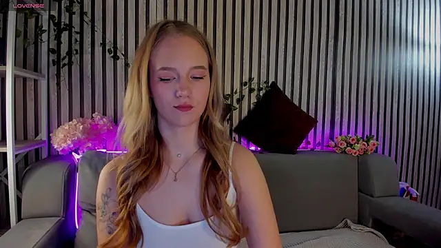 Casey Sweeet online show from May 28, 9:18 am