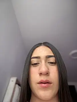 isabela l online show from February 8, 7:50 pm