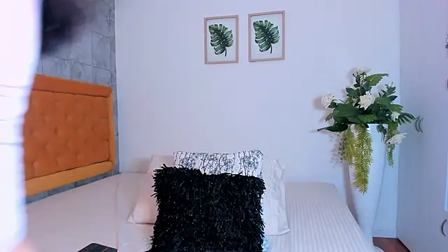 Snapshot of EmilyyRamirez chatting on September 13, 2:36 pm EmilyyRamirez online show from September 13, 2:36 pm