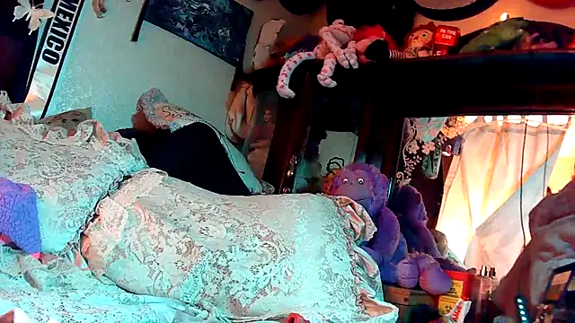 Divinelust online show from February 19, 5:01 pm