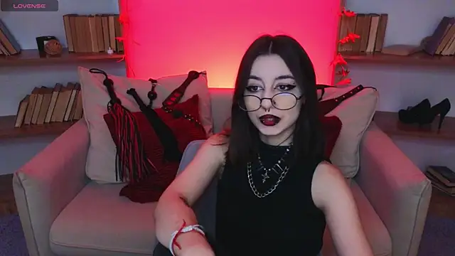 Snapshot of Mistress__Marcelline chatting on October 11, 9:58 am Mistress Marcelline online show from October 11, 9:58 am