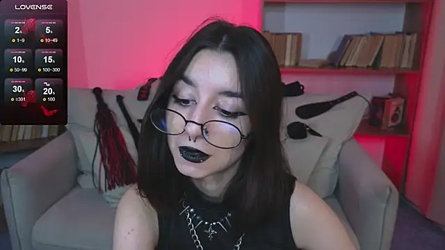 Snapshot of Mistress__Marcelline chatting on September 14, 10:35 am Mistress Marcelline online show from September 14, 10:35 am