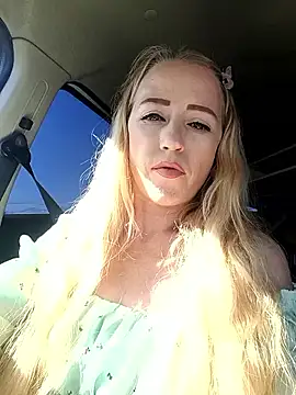 Snapshot of DeeA_Blondy chatting on September 27, 11:17 am DeeA Blondy online show from September 27, 11:17 am