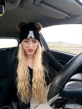 Snapshot of DeeA_Blondy chatting on October 18, 1:58 pm DeeA Blondy online show from October 18, 1:58 pm