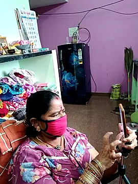 Snapshot of amuthasree chatting on October 18, 2:14 am amuthasree online show from October 18, 2:14 am