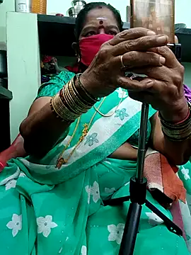 Snapshot of amuthasree chatting on October 15, 1:41 am amuthasree online show from October 15, 1:41 am