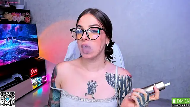 Snapshot of Arya_deepthroat_queen chatting on September 27, 1:02 am Arya deepthroat queen online show from September 27, 1:02 am