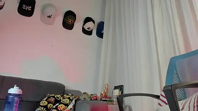 Snapshot of santi_xximo chatting on October 13, 11:18 pm santi xximo online show from October 13, 11:18 pm