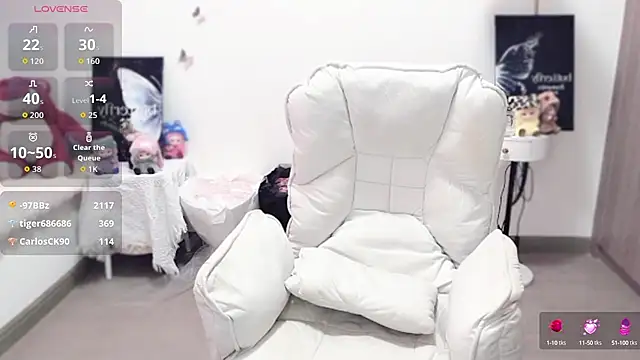 Snapshot of -EEBABY chatting on October 16, 12:35 am -EEBABY online show from October 16, 12:35 am