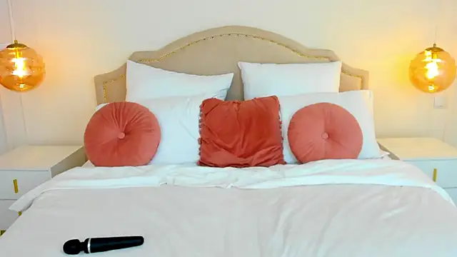 Snapshot of MilaMour chatting on October 13, 7:27 pm MilaMour online show from October 13, 7:27 pm