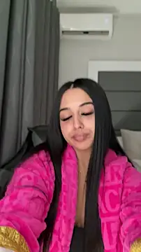 LilMisIndianx online show from April 11, 11:25 am