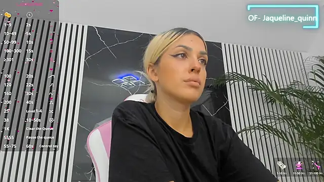 Snapshot of daisyblushh chatting on September 15, 7:10 pm daisyblushh online show from September 15, 7:10 pm