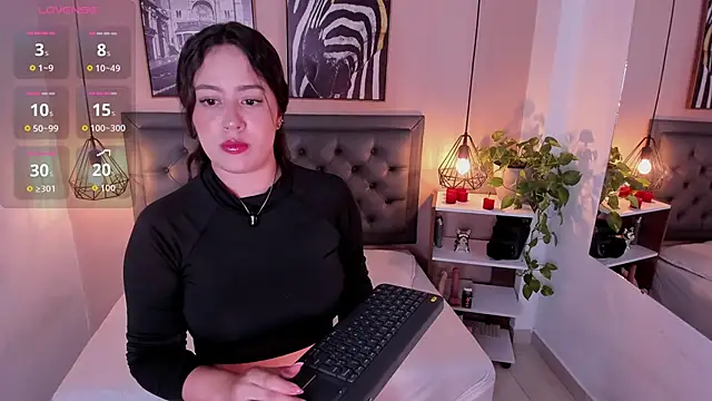 Snapshot of aisha_duque chatting on October 6, 8:57 pm aisha duque online show from October 6, 8:57 pm