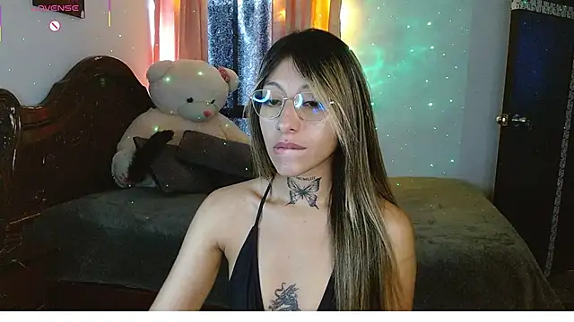 Hoolly Jones online show from December 5, 2:40 pm