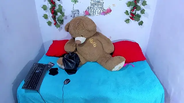 NataliaAndJulliam online show from December 5, 5:51 am