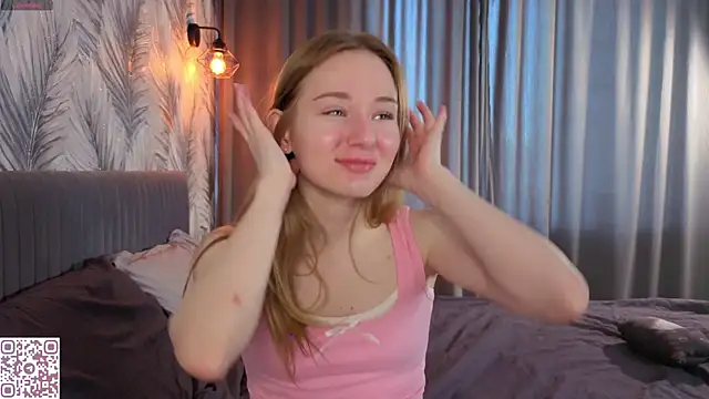 ElvinaRose online show from May 8, 4:38 am