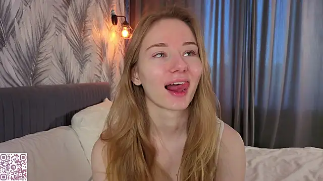 ElvinaRose online show from May 21, 4:32 am