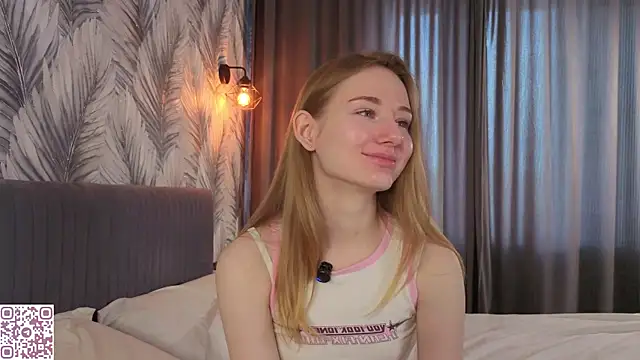 ElvinaRose online show from May 15, 4:49 am