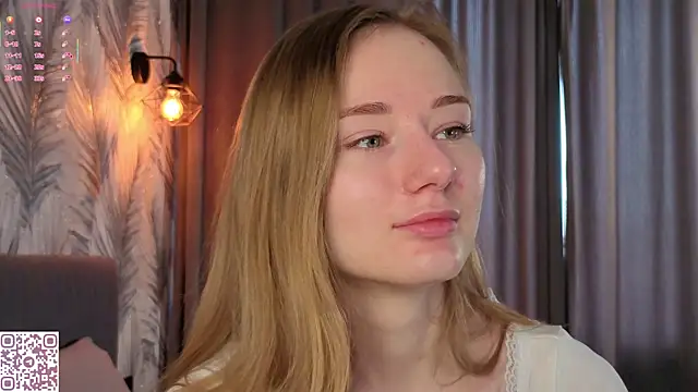 ElvinaRose online show from May 4, 4:38 am
