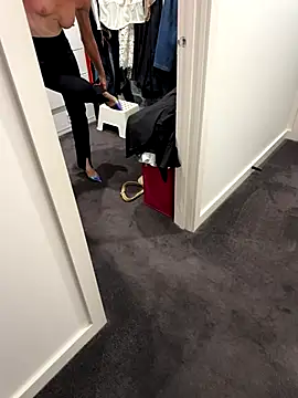 Reacher110565 online show from November 14, 1:22 pm