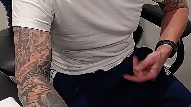 Snapshot of Reacher110565 chatting on September 13, 1:41 pm Reacher110565 online show from September 13, 1:41 pm