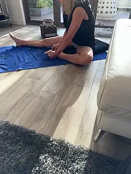 Snapshot of Reacher110565 chatting on September 27, 7:04 am Reacher110565 online show from September 27, 7:04 am