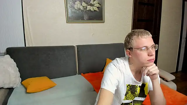 Snapshot of SammySccott chatting on October 21, 10:08 am SammySccott online show from October 21, 10:08 am