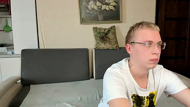 Snapshot of SammySccott chatting on October 12, 6:27 am SammySccott online show from October 12, 6:27 am