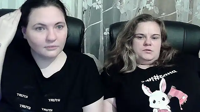 Snapshot of HollyXEva chatting on October 4, 8:13 pm HollyXEva online show from October 4, 8:13 pm