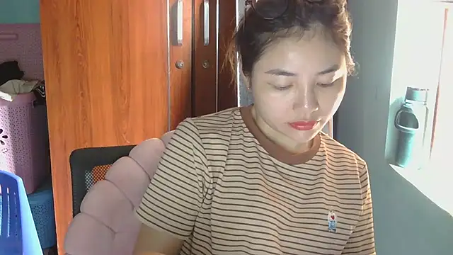 Snapshot of Uhem112 chatting on September 16, 1:02 am Uhem112 online show from September 16, 1:02 am