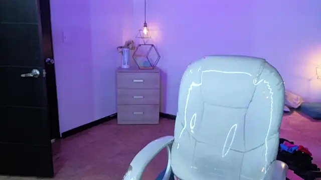 Jennaa Cooper online show from October 23, 8:15 pm