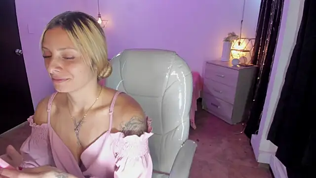 Snapshot of Jennaa_Cooper chatting on October 7, 8:35 pm Jennaa Cooper online show from October 7, 8:35 pm