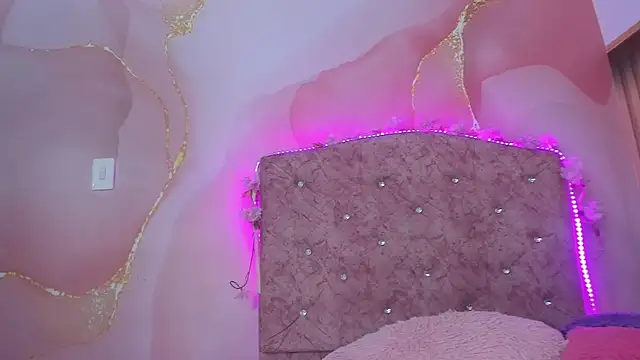 violet taylor  online show from March 30, 2:11 am